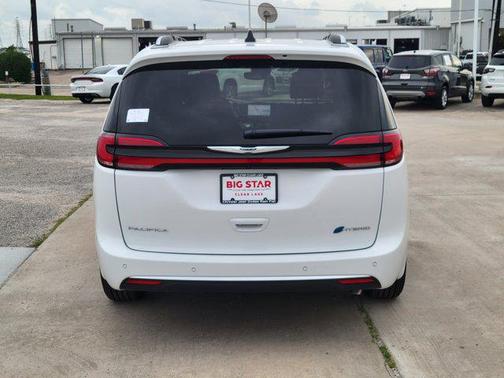 2025 Chrysler Pacifica L