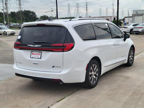 2025 Chrysler Pacifica L