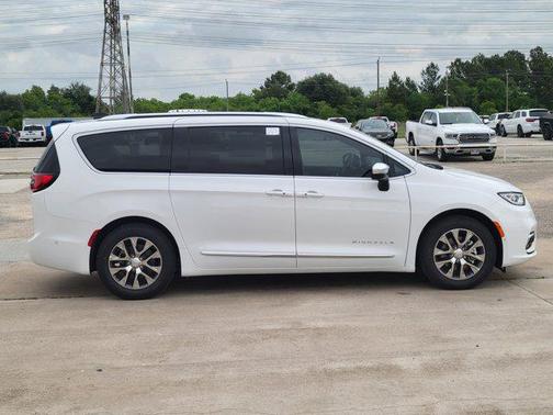 2025 Chrysler Pacifica L