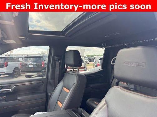 White 2023 GMC Sierra 1500 AT4