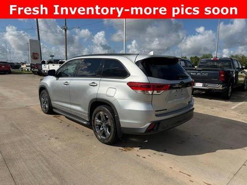 Celestial Silver Metallic 2019 Toyota Highlander Limited