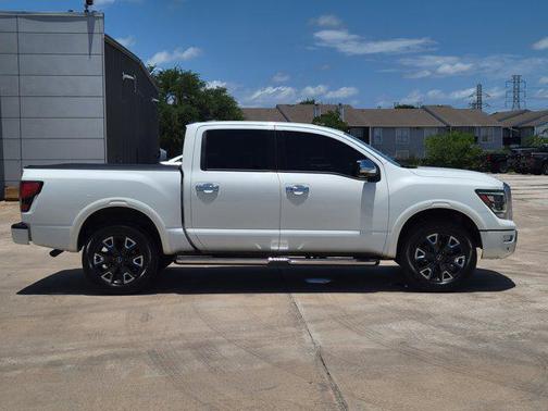 2023 Nissan Titan Platinum Reserve