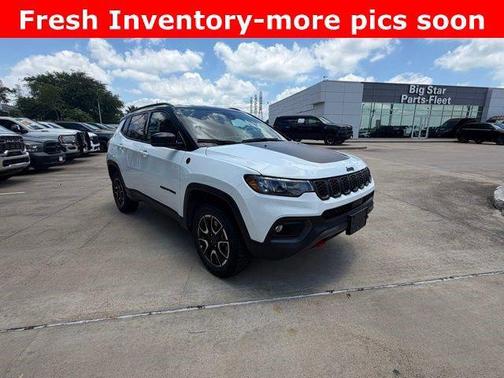 Bright White Clearcoat 2025 Jeep Compass Trailhawk