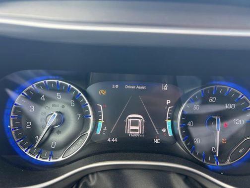 Brilliant Black Crystal Pearlcoat 2021 Chrysler Pacifica Touring L
