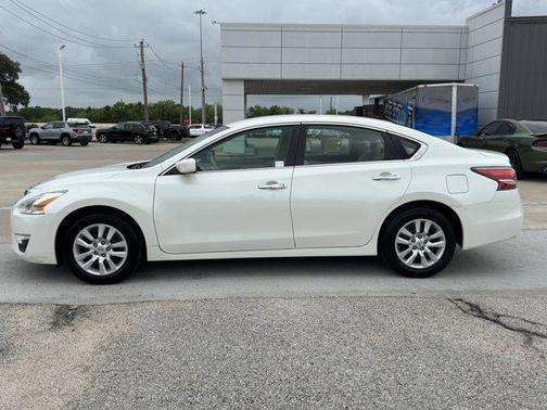 Pearl White 2014 Nissan Altima 2.5 S