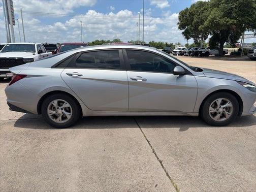 Shimmering Silver Pearl 2021 Hyundai ELANTRA SE