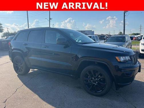 Diamond Black Crystal Pearlcoat 2018 Jeep Grand Cherokee Altitude