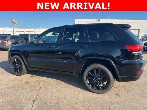 Diamond Black Crystal Pearlcoat 2018 Jeep Grand Cherokee Altitude