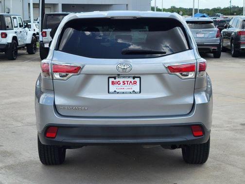 2016 Toyota Highlander LE