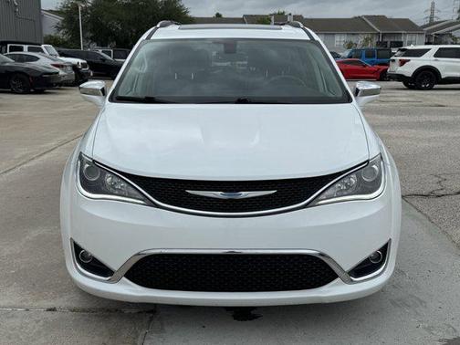 Bright White Clearcoat 2018 Chrysler Pacifica Limited