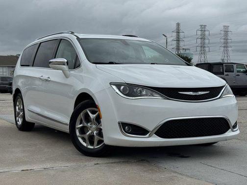 Bright White Clearcoat 2018 Chrysler Pacifica Limited