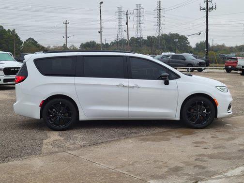 2026 Chrysler Pacifica L