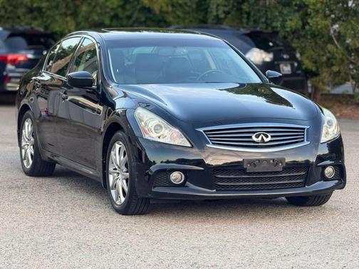 Black 2013 INFINITI G37x Base