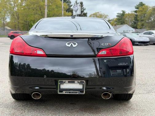 Black Obsidian 2011 INFINITI G37 Sport