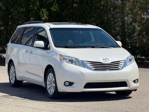 Blizzard Pearl 2015 Toyota Sienna XLE