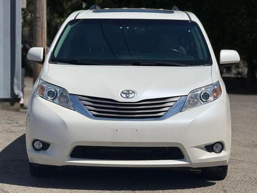 Blizzard Pearl 2015 Toyota Sienna XLE