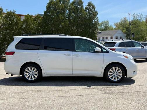 Blizzard Pearl 2015 Toyota Sienna XLE