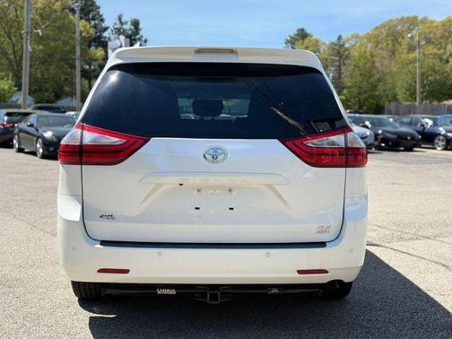 Blizzard Pearl 2015 Toyota Sienna XLE