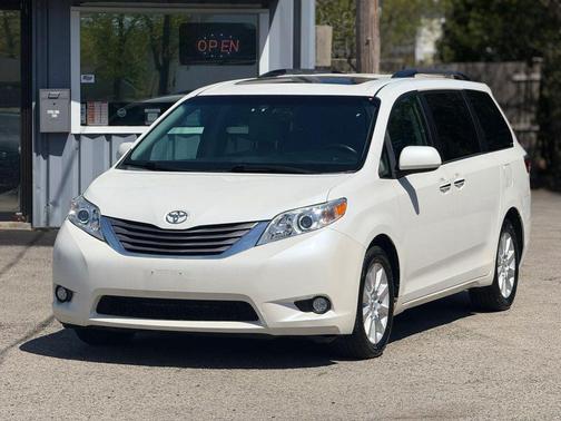 Blizzard Pearl 2015 Toyota Sienna XLE