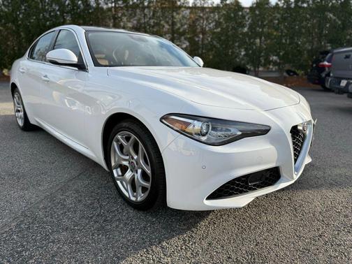 Alfa White 2020 Alfa Romeo Giulia Ti