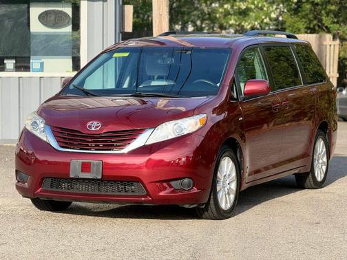 Red 2016 Toyota Sienna LE