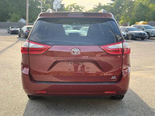 Red 2016 Toyota Sienna LE