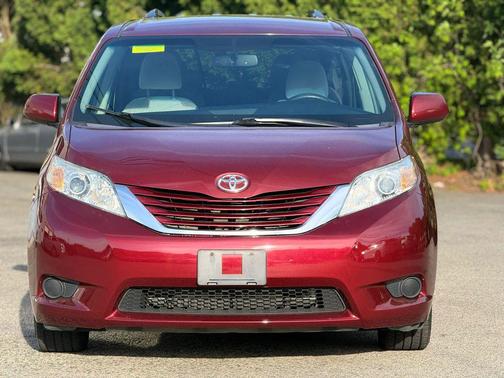 Red 2016 Toyota Sienna LE