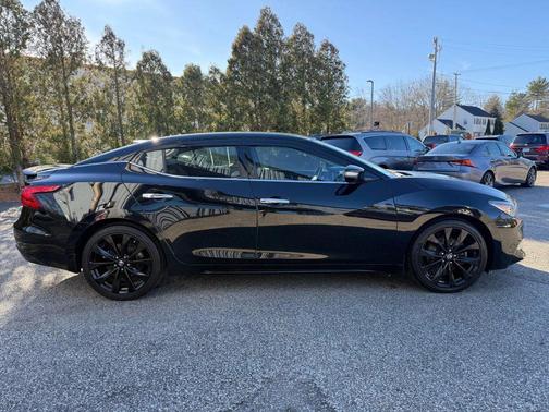 Super Black 2017 Nissan Maxima 3.5 SR