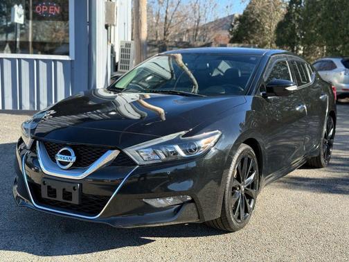 Super Black 2017 Nissan Maxima 3.5 SR