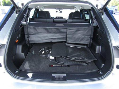 2023 Mitsubishi Outlander PHEV SE