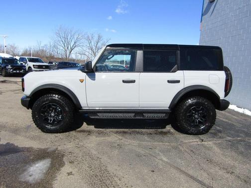 Avalanche Gray 2026 Ford Bronco Badlands
