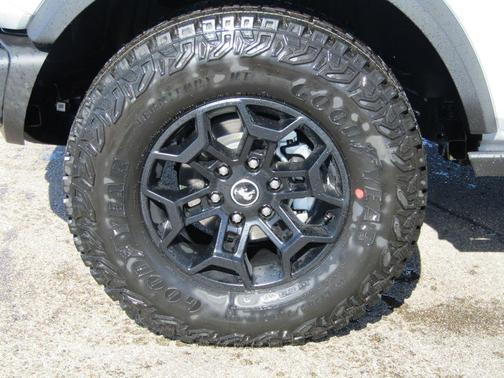 Avalanche Gray 2026 Ford Bronco Badlands