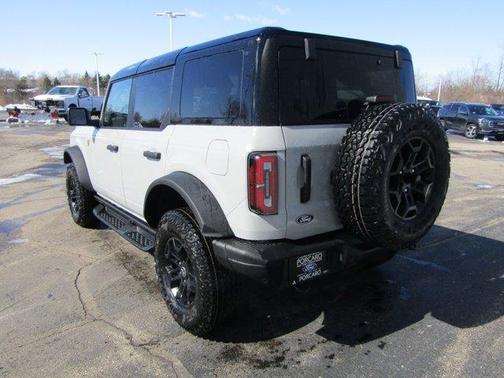 Avalanche Gray 2026 Ford Bronco Badlands