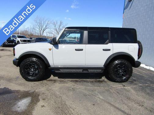 Avalanche Gray 2026 Ford Bronco Badlands