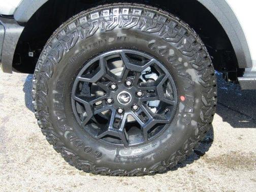 Avalanche Gray 2026 Ford Bronco Badlands