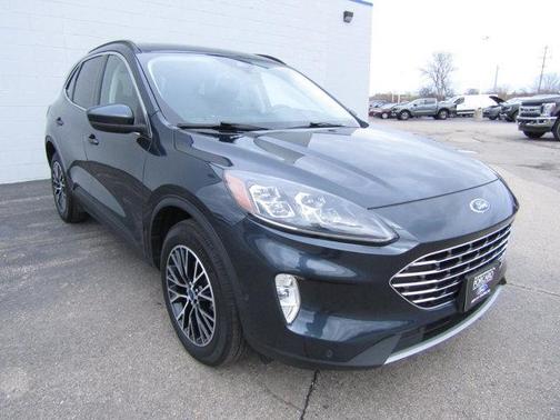 2022 Ford Escape PHEV Titanium