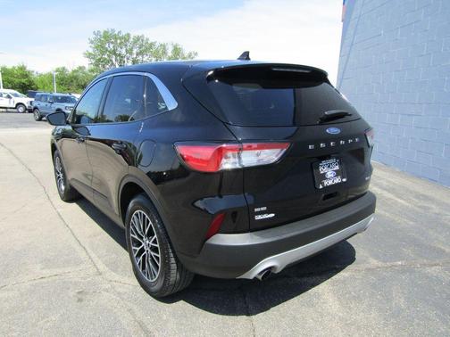 Black Metallic 2022 Ford Escape PHEV SE
