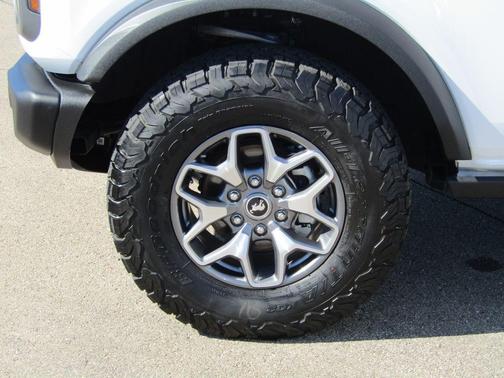 Oxford White 2025 Ford Bronco Badlands