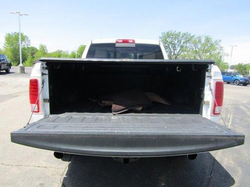 Bright White Clearcoat 2017 RAM 1500 Laramie