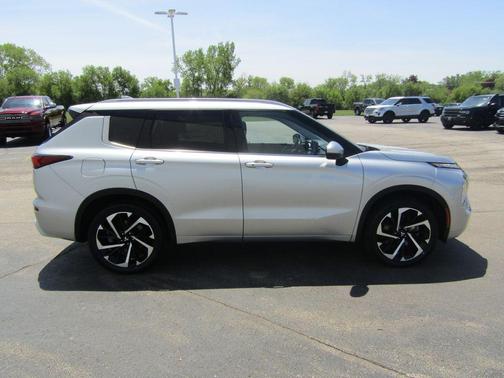 Alloy Silver Metallic 2022 Mitsubishi Outlander SEL