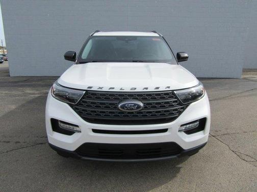 Star White 2023 Ford Explorer XLT