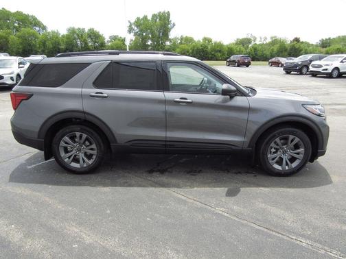 Carbonized Gray Metallic 2026 Ford Explorer Active