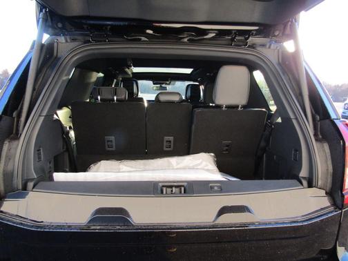 Agate Black Metallic 2026 Ford Expedition Tremor