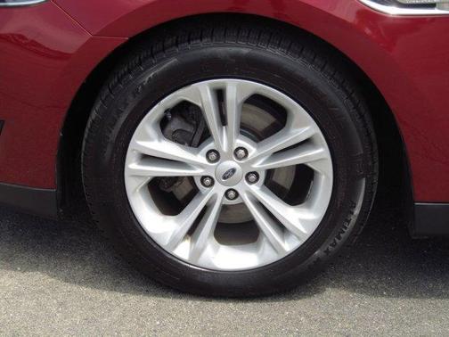 Ruby Red Metallic Tinted Clearcoat 2017 Ford Taurus SEL
