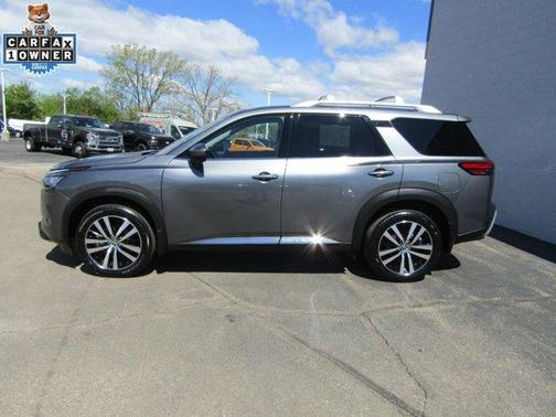 Gun Metallic / Super Black 2025 Nissan Pathfinder Platinum