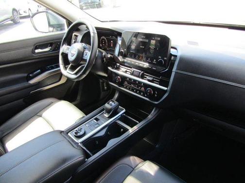Gun Metallic / Super Black 2025 Nissan Pathfinder Platinum