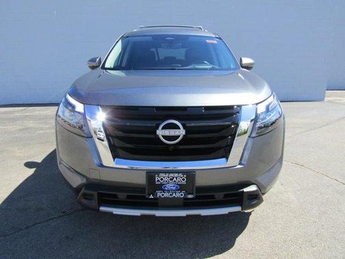 Gun Metallic / Super Black 2025 Nissan Pathfinder Platinum