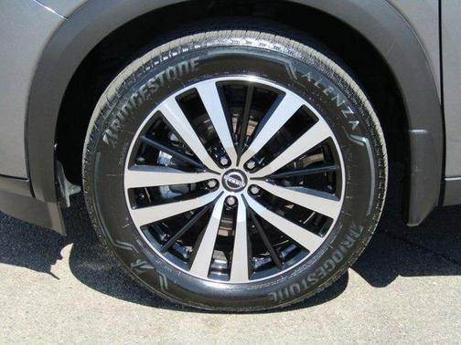 Gun Metallic / Super Black 2025 Nissan Pathfinder Platinum