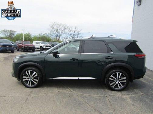 Obsidian Green Pearl 2025 Nissan Pathfinder Platinum
