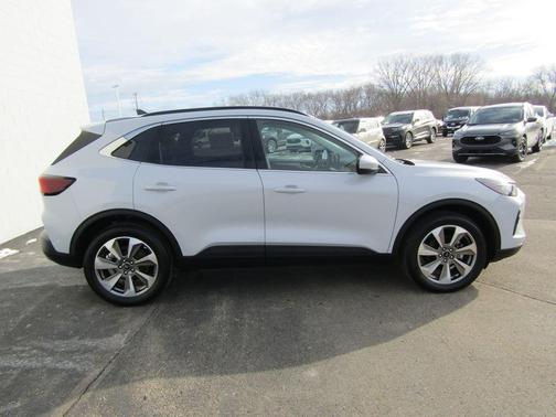 2025 Ford Escape Platinum